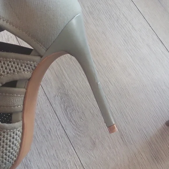 Zara l Size 37 Elegant Olive Green Women's Heels l Grad Night - Picture 8 of 9